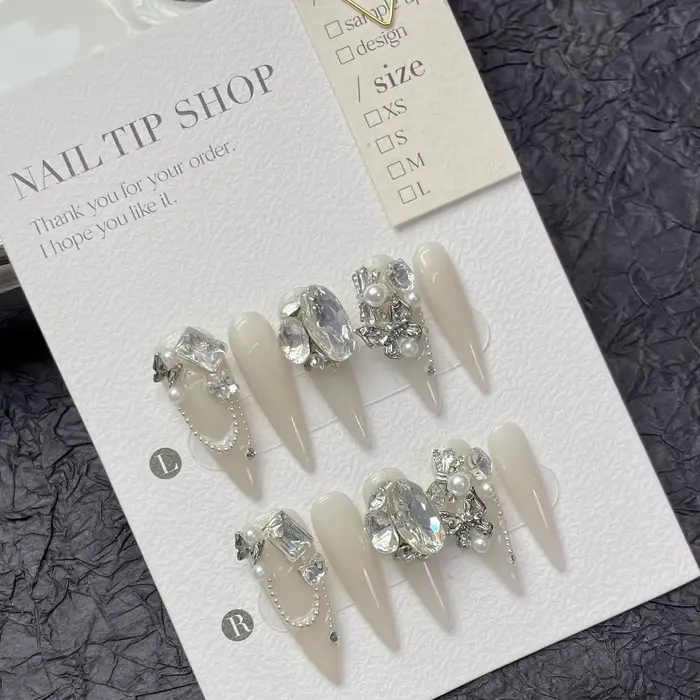 Presse faite à la main sur les ongles avec strass brillants Design Stiletto faux