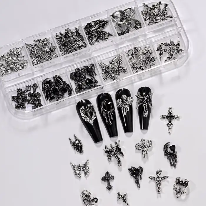 12 Grille 3D Halloween Punk rétro alliage croix ongles breloques Y2k gothique métal pistolet noir argent crâne
