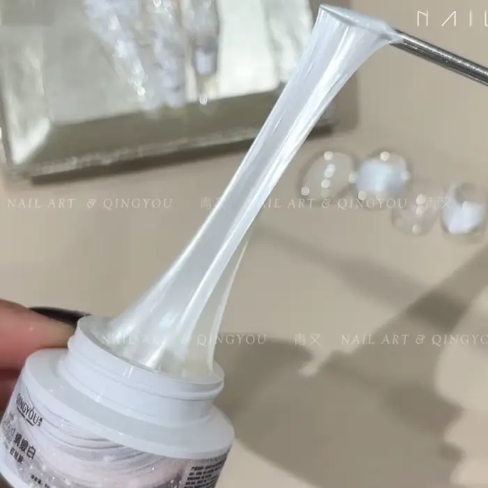 Gel extensible blanc soyeux pour ongles