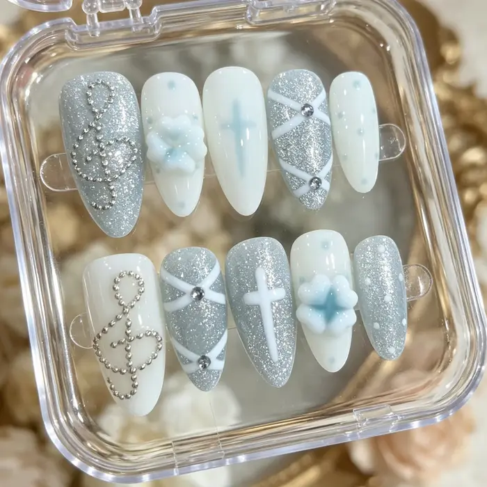 10 faux ongles en forme d'amande pressés à la main