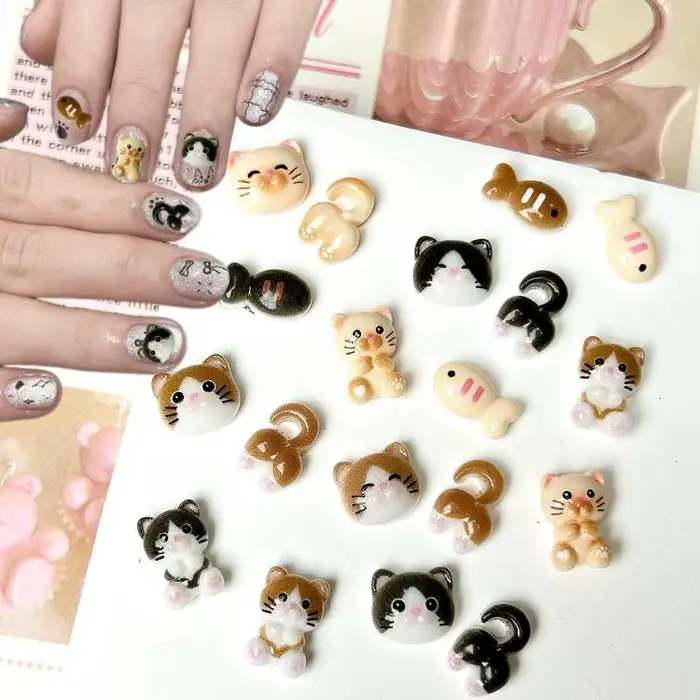 20 pièces dessin animé mignon chat tête fesses Nail Art breloques peinture lumineuse petit poisson