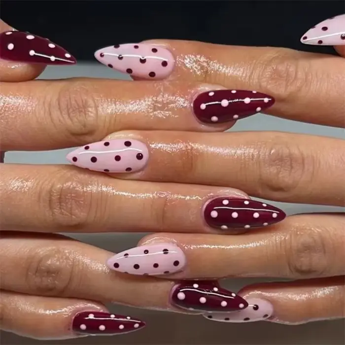 Faux ongles français à pois et amande