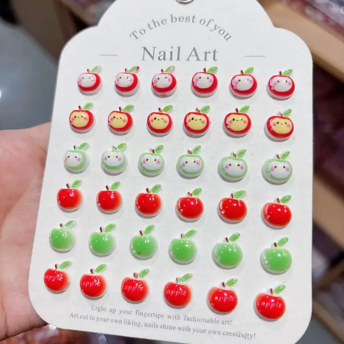 100 pièces/paquet de breloques pour ongles en forme de pomme de dessin animé 9×12mm - Décorations d'ongles en résine