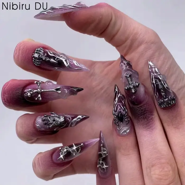 Faux ongles longs en amande pour Halloween