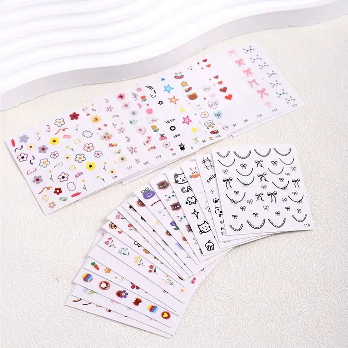 Ensemble d'autocollants pour ongles mignons de style dessin animé