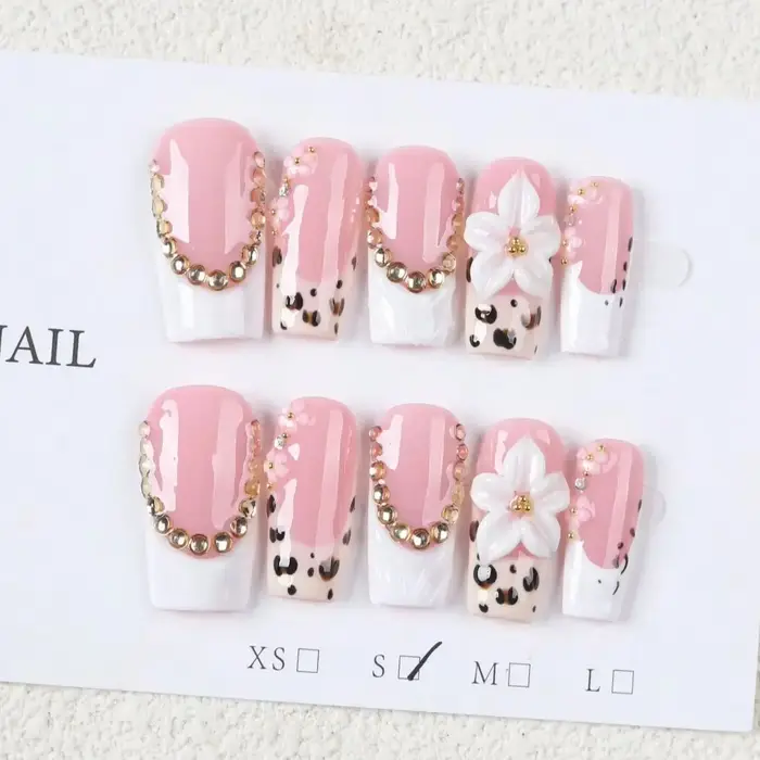 10 faux ongles rectangulaires de longueur moyenne