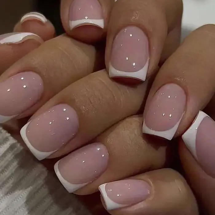 24 pièces d'ongles minimalistes français courts avec 1 gelée et 1 lime à ongles