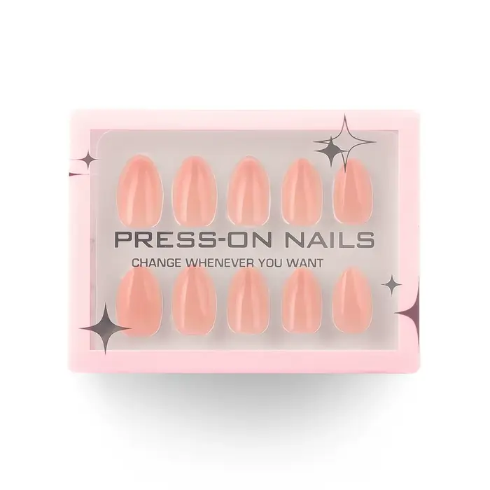 Faux ongles longs en amande pour manucure