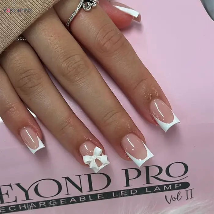 Presse française blanche sur les ongles, modèles de nœud papillon 3D, couleur chair, faux ongles por