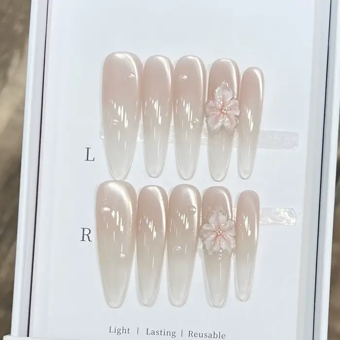 Faux ongles œil de chat avec nœud papillon en résine
