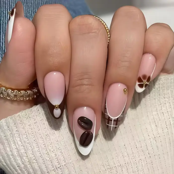 24 pièces d'ongles press-on blancs nacrés faits à la main
