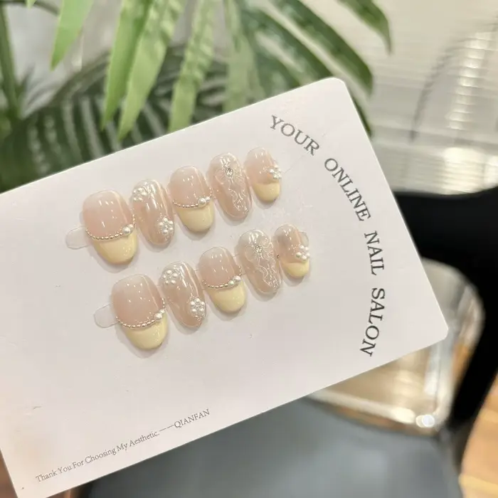 Faux ongles ovales Beige faits à la main
