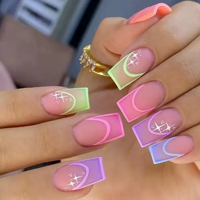 24 faux ongles français multicolores d'été, couleurs aléatoires, à presser, avec kit complet d'outil