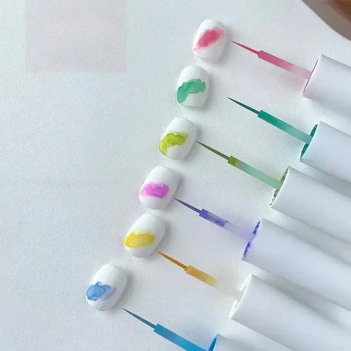 Solution de teinture pour ongles