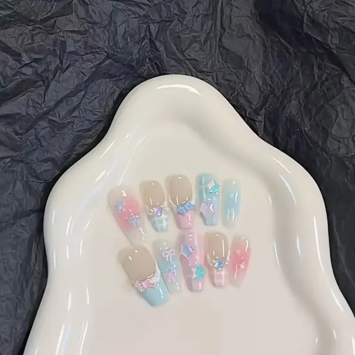 Bleu rose Etoiles Convenience Store Ongles portables faits à la main Macaron d'été Français Nail Art