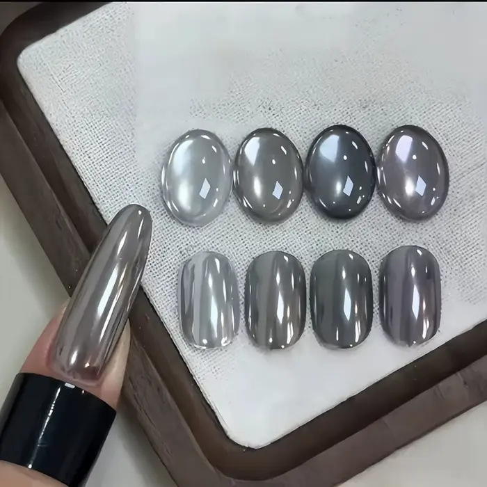Poudre à ongles noire effet miroir