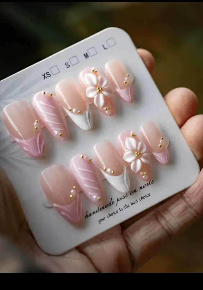10 faux ongles faits à la main en forme d'amande