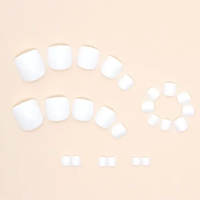 Faux ongles blancs courts et carrés pressés pour femmes