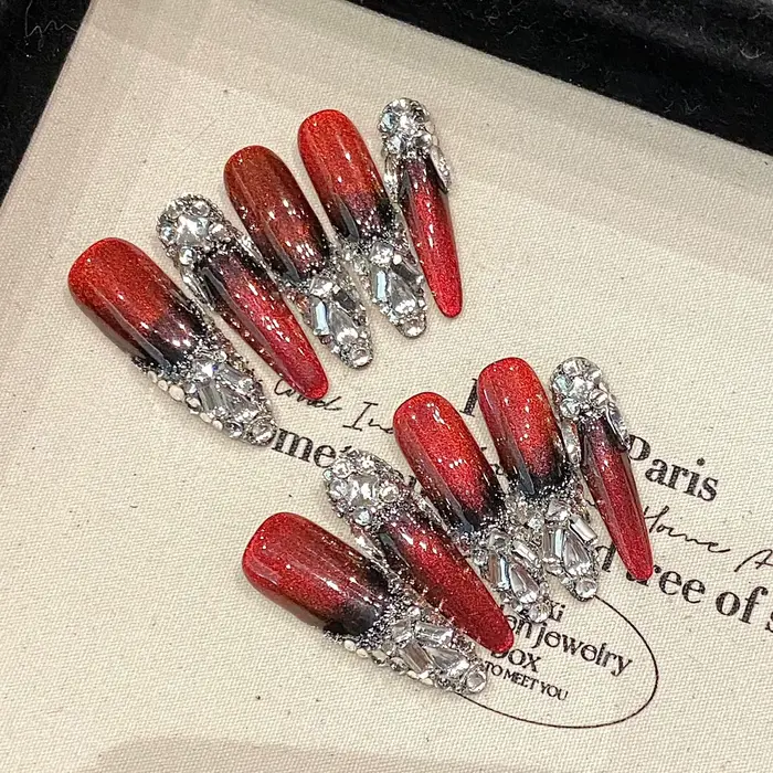 Faux ongles de luxe super longs en amande rouge vin