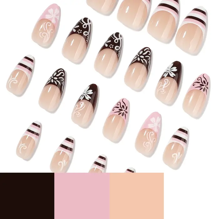 Pointes d'ongles rayées de style français