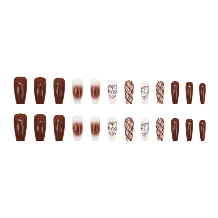 Faux ongles avec lettre caramel et MSI autocollante
