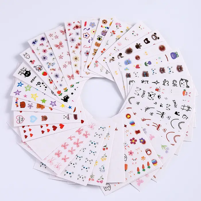 Ensemble d'autocollants pour ongles mignons de style dessin animé