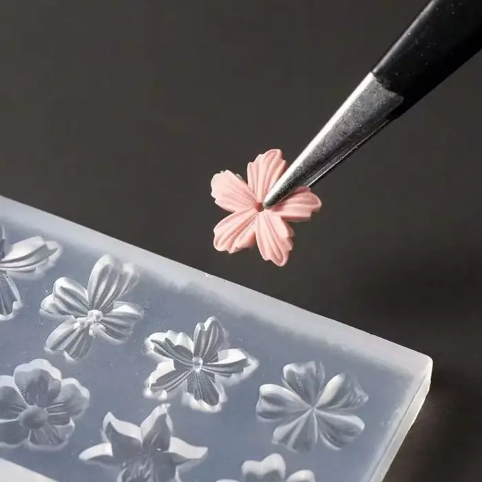 Moule à ongles en silicone motif pétales de fleurs printanières