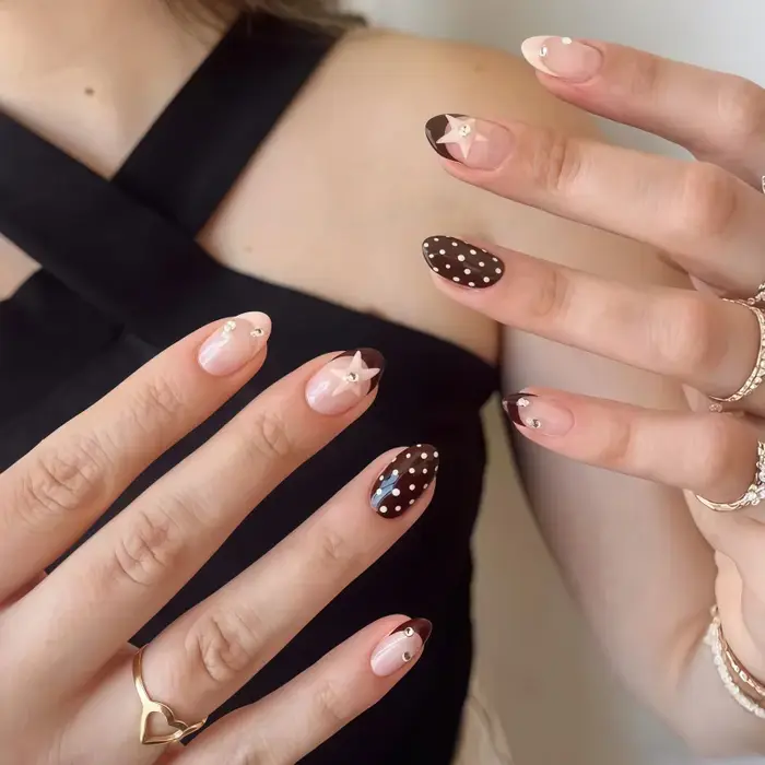 24 pièces d'ongles press-on blancs nacrés faits à la main