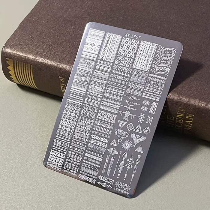 Modèle de manucure en plaque d'acier