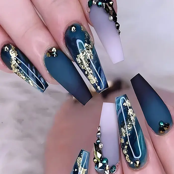 Presse à pointe française sur les ongles longs cercueil faux