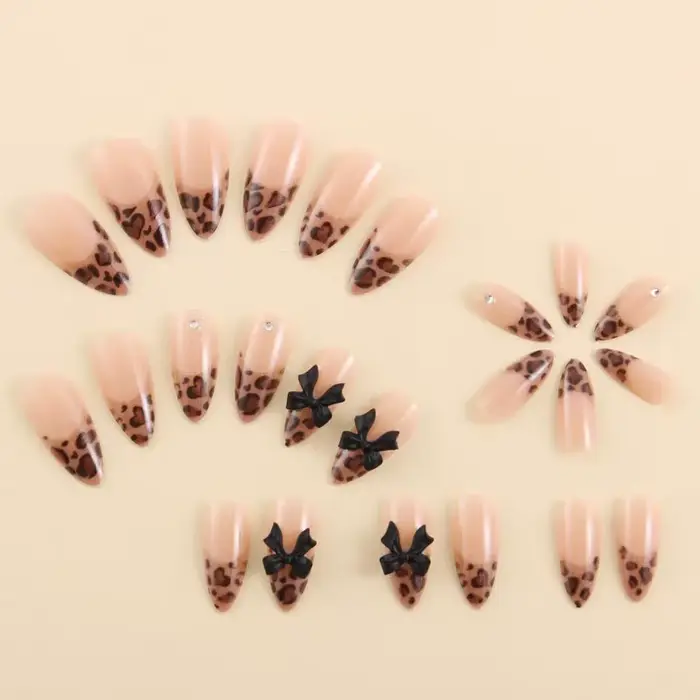 24 faux ongles français en amande