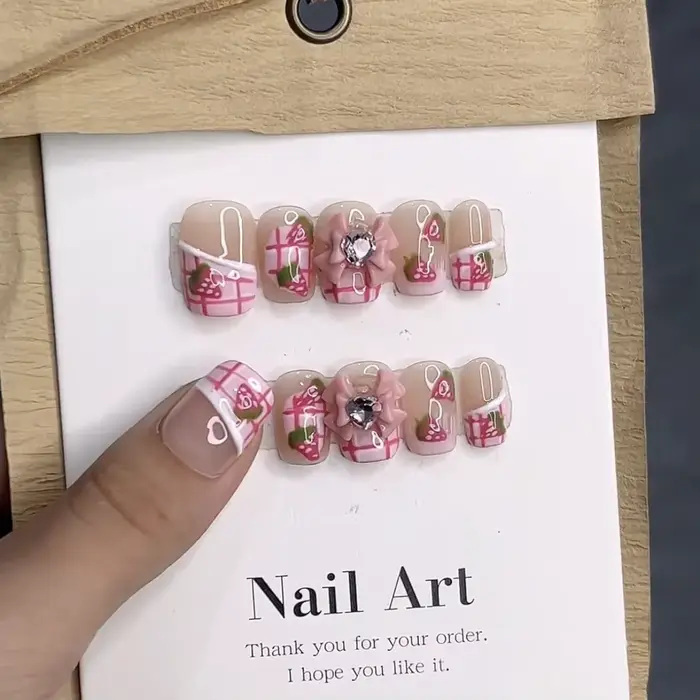 10 pièces rose à la main presse sur Nail Art avec mignon peint
