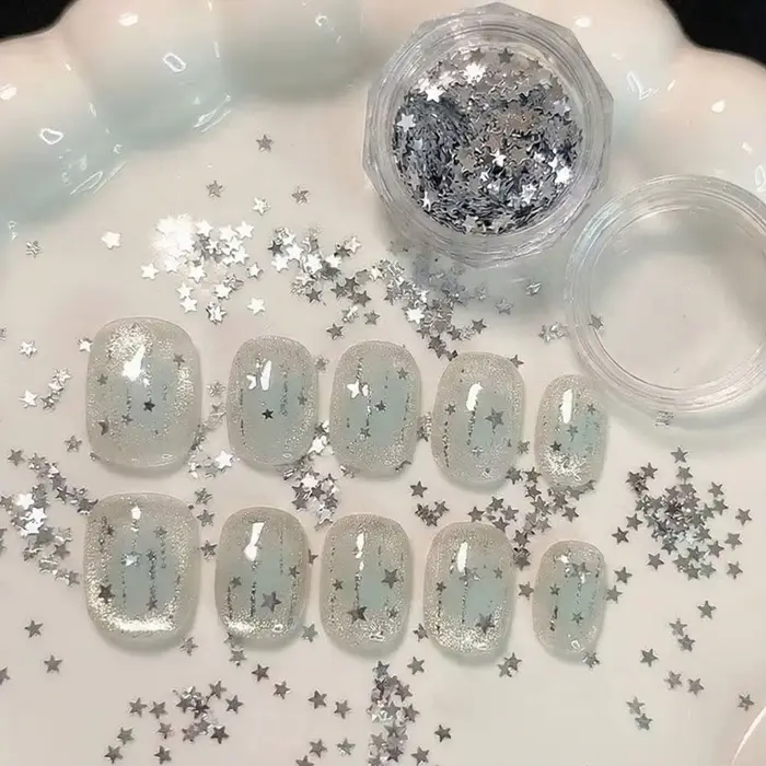 Paillettes argentées pour la décoration des ongles