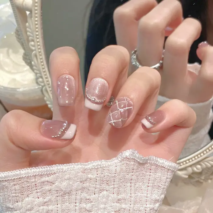Fait à la main doux diamant grille décor presse sur les ongles français brillant rose oeil de chat faux