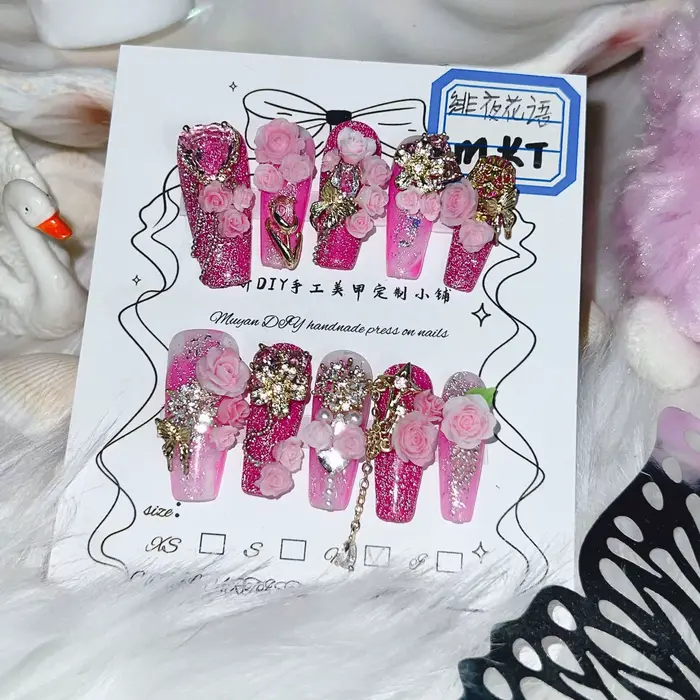 Presse sur les ongles fait à la main rose ombré 3D or