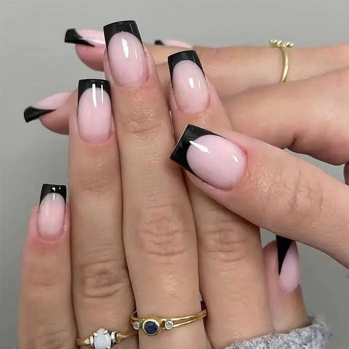 Faux ongles français noirs pointus