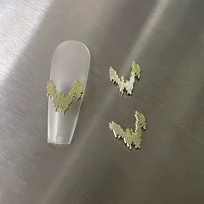 Concise W français barre irrégulière alliage d'ongle à la mode ouest élégant manucure breloques facile