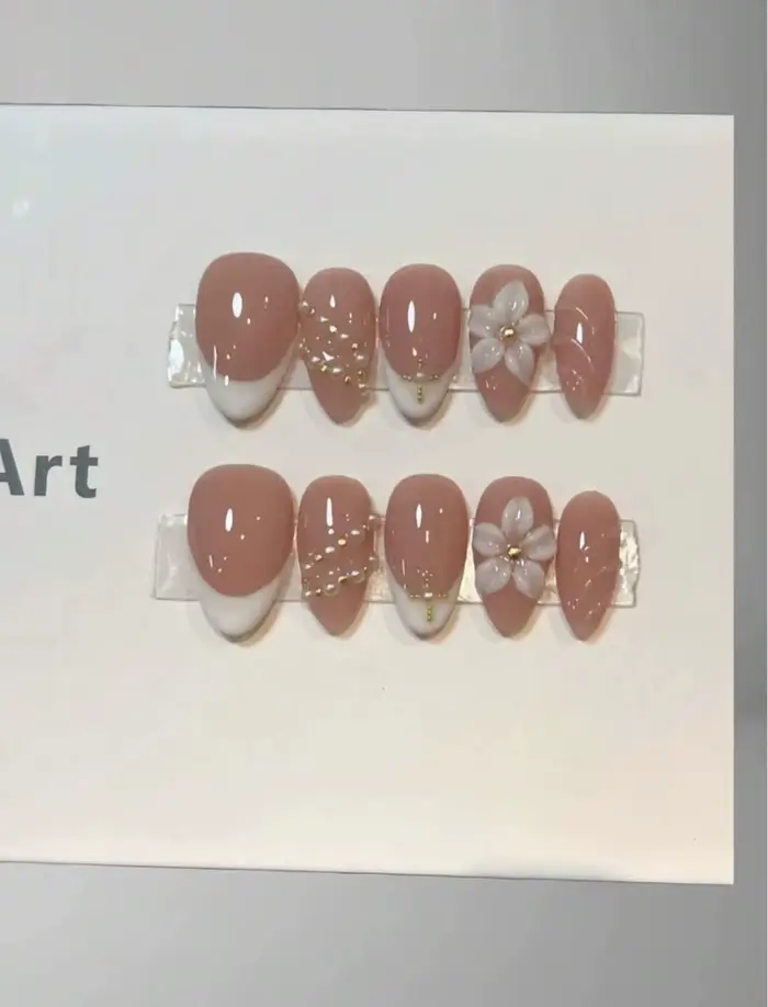 10 Pièces d'ongles courts à presser faits main avec un design amande sculpté