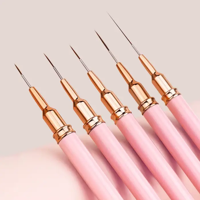 Pinceaux roses pour Nail Art