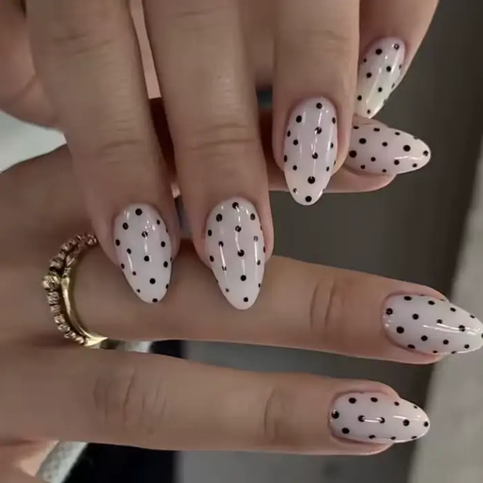 24 pièces blanc amande presse sur ongles noir à pois faux ongles Simple portable ongles à coller fau