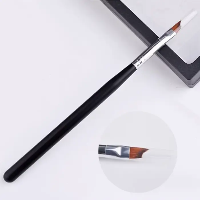 Pinceau à ongles français avec poignée noire
