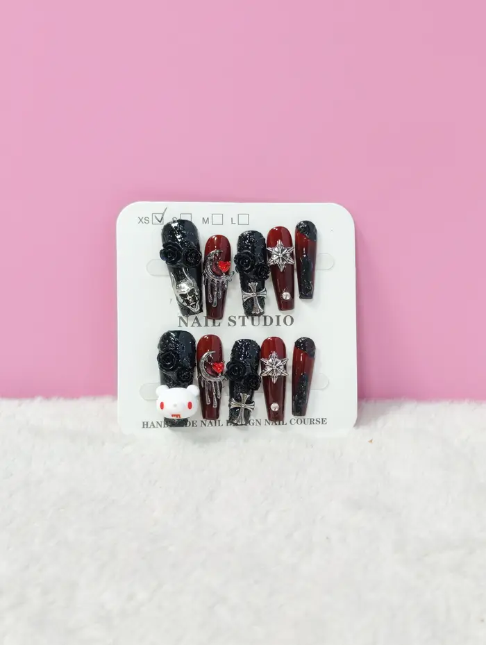 Faux ongles gothiques faits à la main à pression 3D avec motif ours mignon et croix rouge et noir