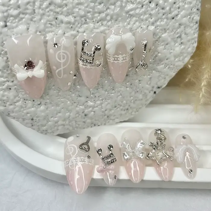 Notes musicales Vintage rose mignon dentelle à pois français amande presse sur les ongles à la main 