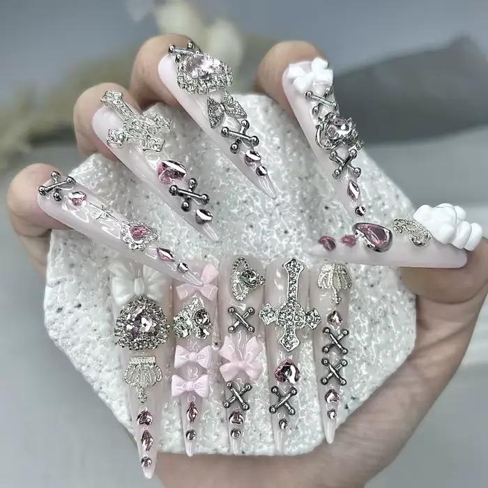 10 pièces Y2K rose Jirai mignon longue presse à la main sur les ongles Shibuya Gyaru arc coeur croix