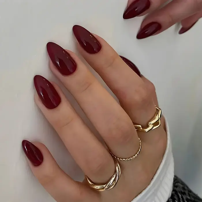 24 faux ongles courts français simples et solides avec 1 gel adhésif et 1 lime