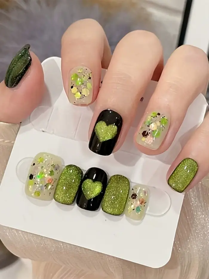 Faux ongles faits à la main