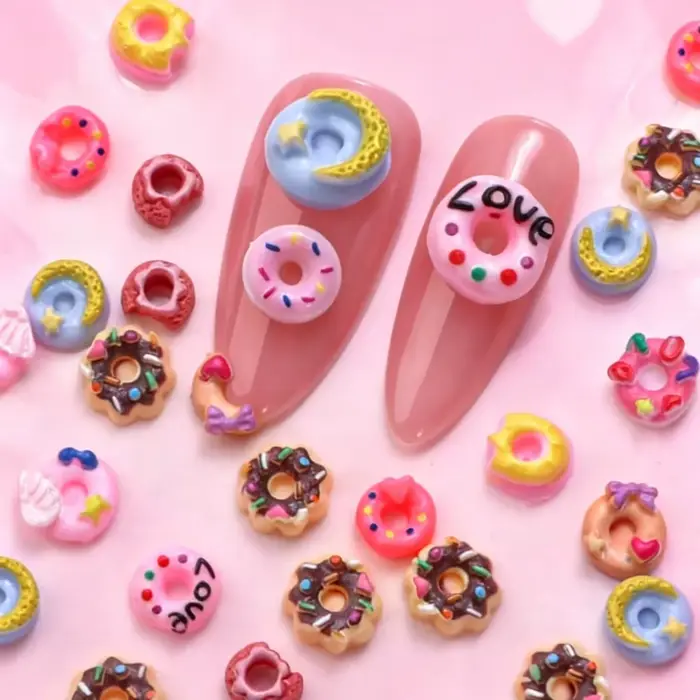 50 Breloques 3D Mixtes en Forme de Donut pour Ongles
