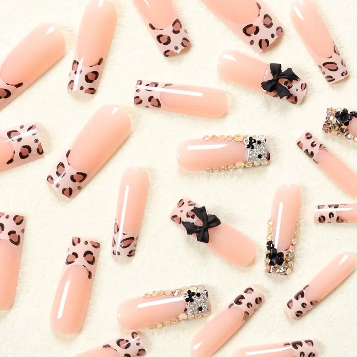 24 pièces de faux ongles longs en forme de tube