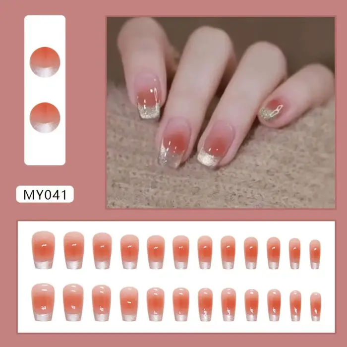 Faux ongles longs de ballerine à la mode