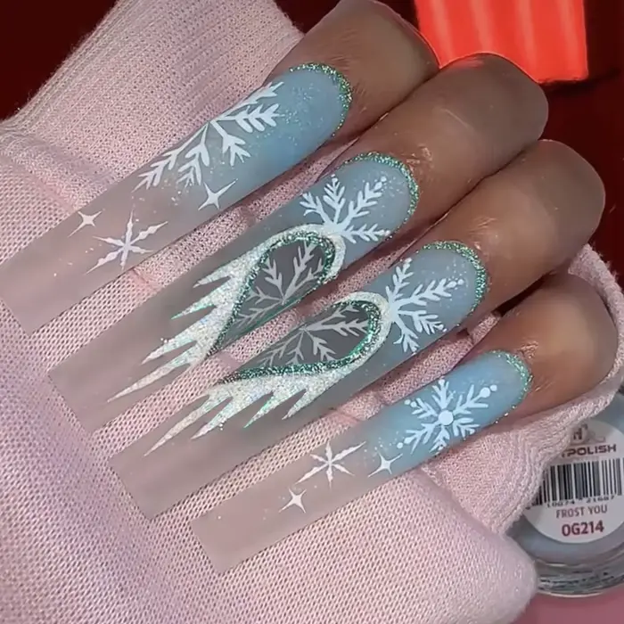Faux ongles mi-longs pour fête de noël